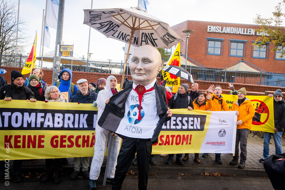 Die niedersächsische Landesregierung hat im Juli trotz erheblicher Sicherheitsbedenken die Zusammenarbeit der Lingener Brennelementefabrik mit dem russischen Staatskonzern Rosatom genehmigt. Die Begründung dafür ist aber nicht überzeugend, schreibt Diana Suschkowa.