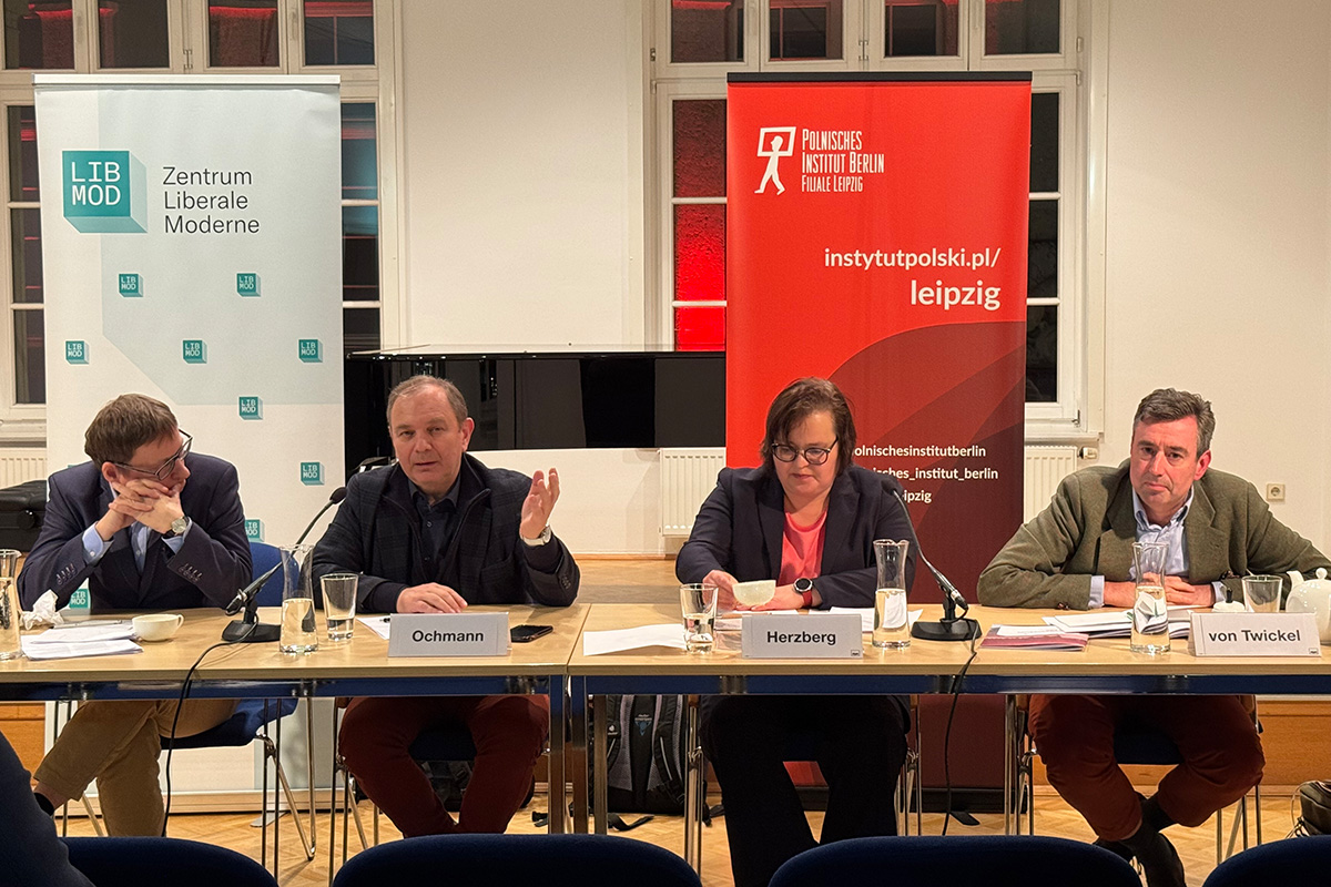 Am 3. Dezember hat unsere deutsch-pol­ni­sche Exper­ten­gruppe in Leipzig über die aktu­elle Russ­land­po­li­tik diskutiert. Eine Gemein­schafts­ver­an­stal­tung mit dem Polnischen Institut Berlin – Filiale Leipzig.