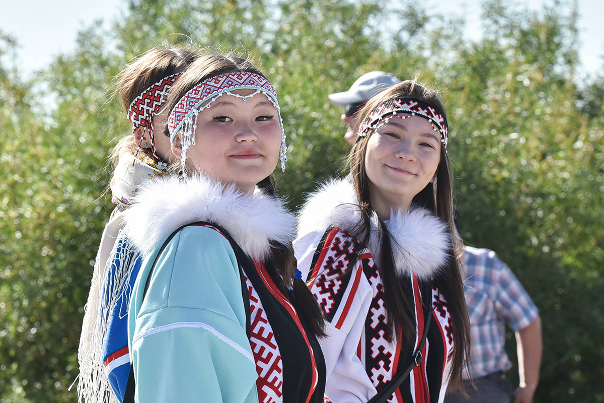 Offiziell ist Russland ein Vielvölkerstaat dessen ethnische Minderheiten von der Verfassung Schutz genießen. In Wirklichkeit werden die Rechte der nichtrussischen Völker seit Jahren drastisch eingeschränkt, seit 2024 droht allen, die sich in Russland für ethnische und indigene Gruppen einsetzen, Strafverfolgung unter den drakonischen Extremisten-Gesetzen des Landes. Yelizaveta Landenberger fasst die Situation zusammen.